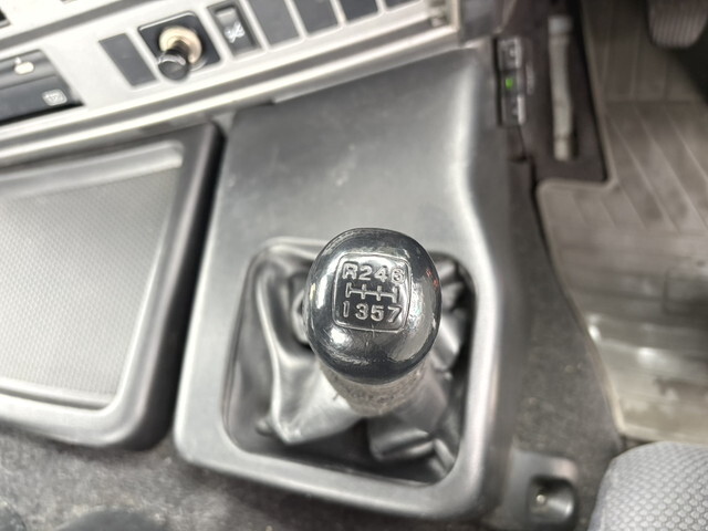 日野プロフィアトレーラーヘッド（トラクターヘッド）大型（10t）[写真24]