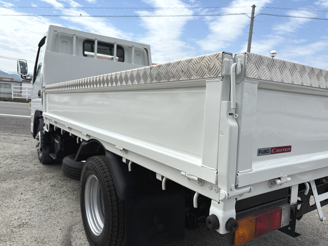 三菱ふそうキャンター平ボディ小型（2t・3t）[写真02]
