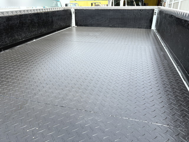 三菱ふそうキャンター平ボディ小型（2t・3t）[写真22]