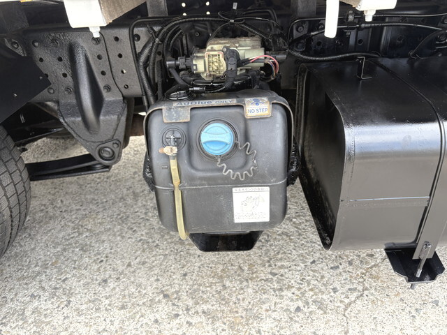 三菱ふそうキャンター平ボディ小型（2t・3t）[写真23]