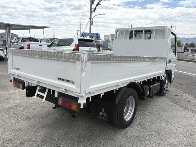 三菱ふそうキャンター平ボディ小型（2t・3t）[写真04]