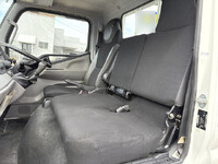 三菱ふそうキャンター平ボディ小型（2t・3t）[写真09]