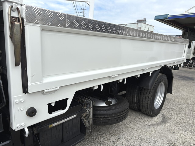 三菱ふそうキャンター平ボディ小型（2t・3t）[写真09]