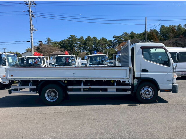 三菱ふそうキャンター平ボディ小型（2t・3t）[写真10]