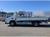 三菱ふそうキャンター平ボディ小型（2t・3t）[写真12]