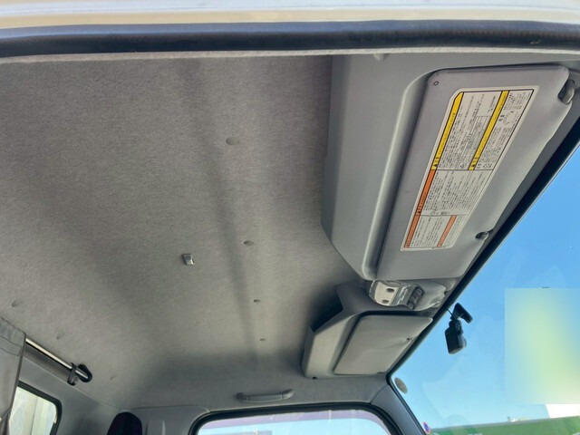 三菱ふそうキャンター平ボディ小型（2t・3t）[写真26]