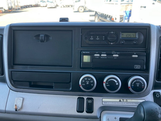 三菱ふそうキャンター平ボディ小型（2t・3t）[写真29]