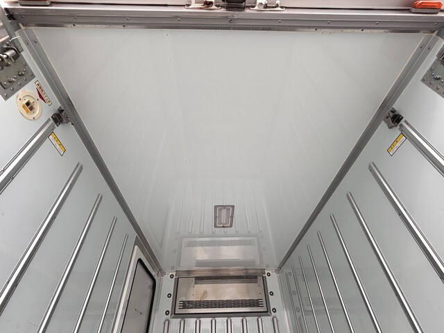 いすゞエルフ冷凍車（冷蔵車）小型（2t・3t）[写真11]