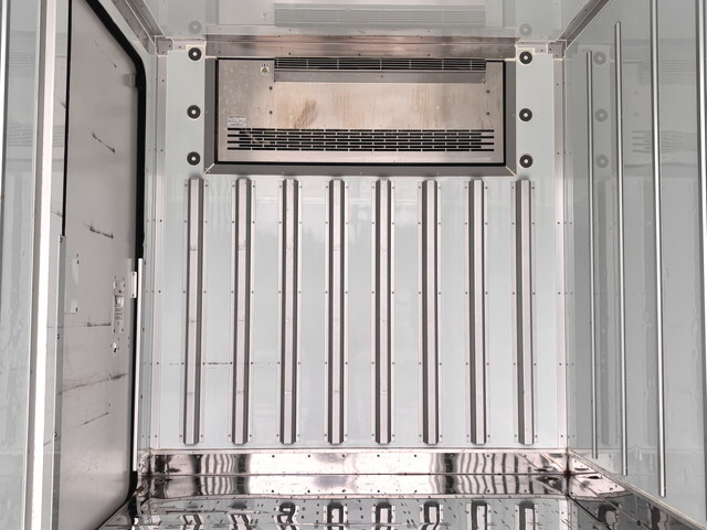 いすゞエルフ冷凍車（冷蔵車）小型（2t・3t）[写真12]