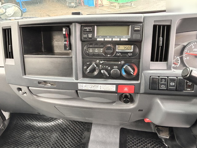 いすゞエルフ冷凍車（冷蔵車）小型（2t・3t）[写真34]