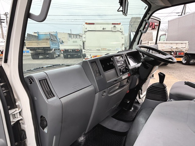 いすゞエルフ冷凍車（冷蔵車）小型（2t・3t）[写真38]