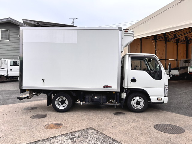 いすゞエルフ冷凍車（冷蔵車）小型（2t・3t）[写真04]