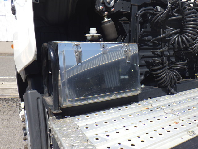 日野プロフィアトレーラーヘッド（トラクターヘッド）大型（10t）[写真18]