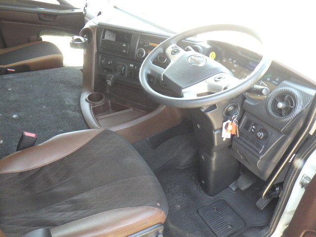 日野プロフィアトレーラーヘッド（トラクターヘッド）大型（10t）[写真31]