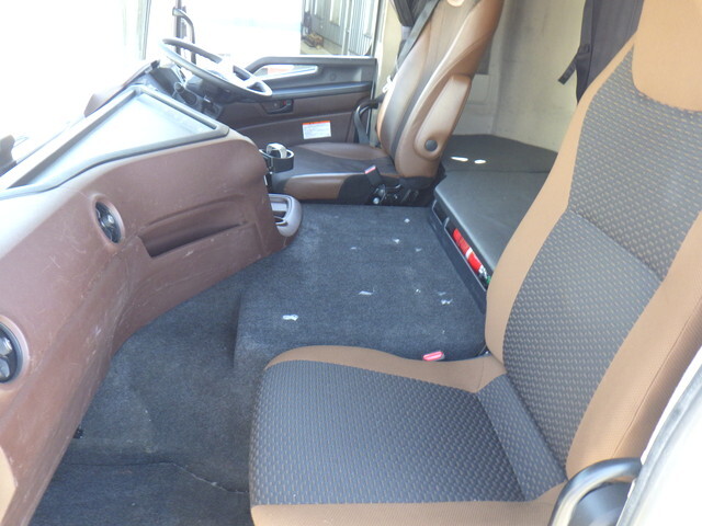 日野プロフィアトレーラーヘッド（トラクターヘッド）大型（10t）[写真32]