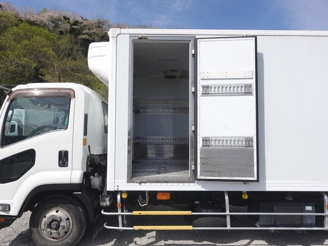 いすゞフォワード冷凍車（冷蔵車）中型（4t）[写真12]