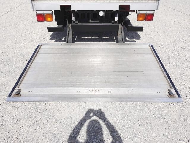 いすゞフォワードアルミバン中型（4t）[写真10]