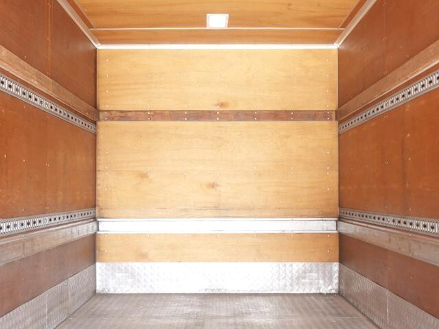 いすゞフォワードアルミバン中型（4t）[写真13]