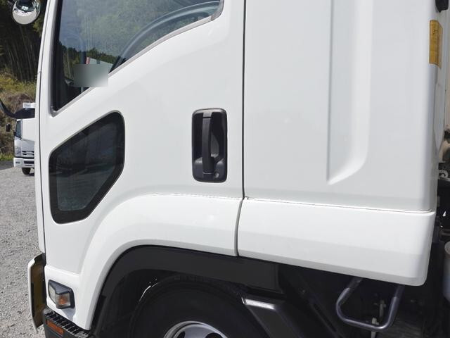 いすゞフォワードアルミバン中型（4t）[写真08]
