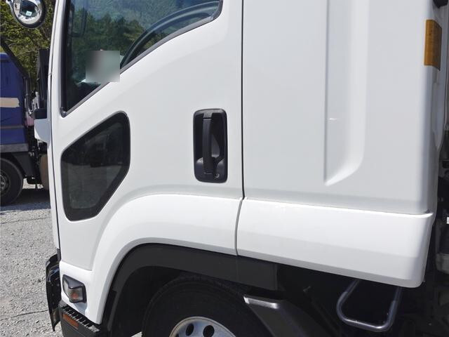 いすゞフォワードアルミウイング中型（4t）[写真10]