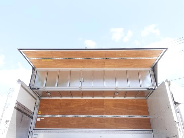 いすゞフォワードアルミウイング中型（4t）[写真13]