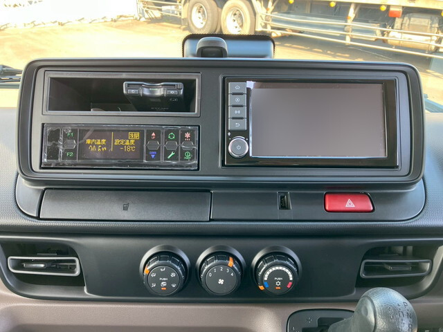 三菱ふそうキャンター冷凍車（冷蔵車）小型（2t・3t）[写真26]