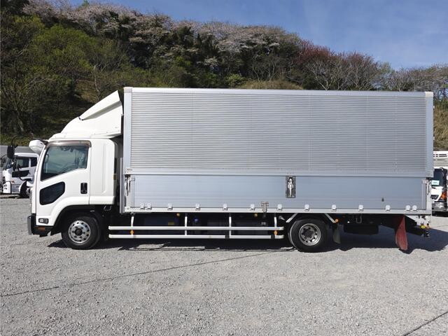 いすゞフォワードアルミウイング中型（4t）[写真10]