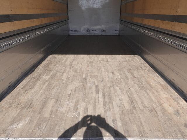 いすゞフォワードアルミウイング中型（4t）[写真16]