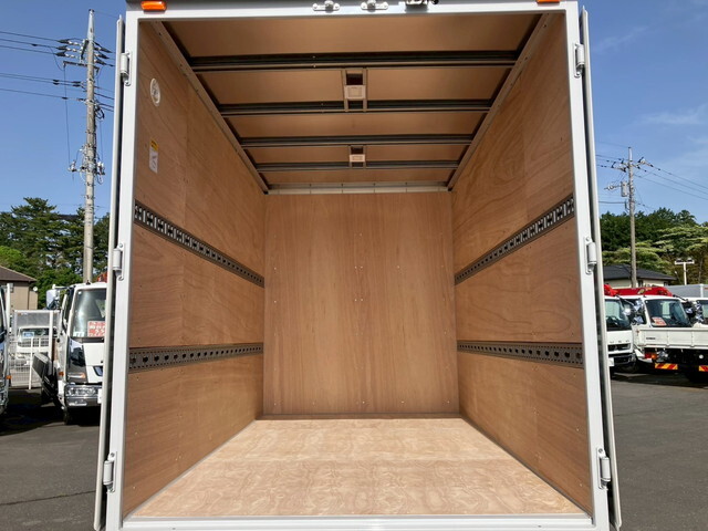 三菱ふそうキャンターアルミバン小型（2t・3t）[写真18]