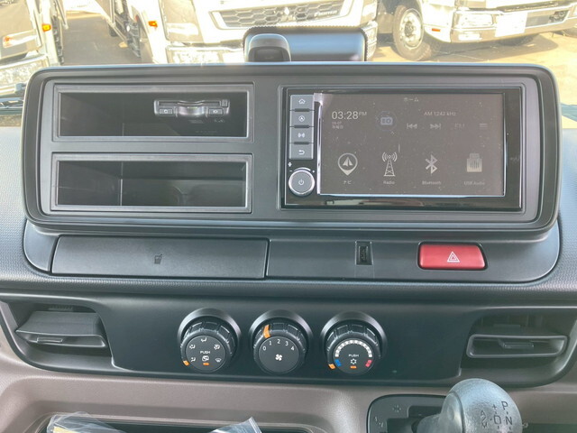 三菱ふそうキャンターアルミバン小型（2t・3t）[写真25]