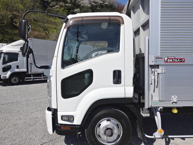 いすゞフォワードアルミウイング中型（4t）[写真12]