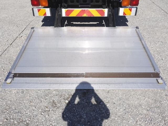 いすゞフォワードアルミウイング中型（4t）[写真16]