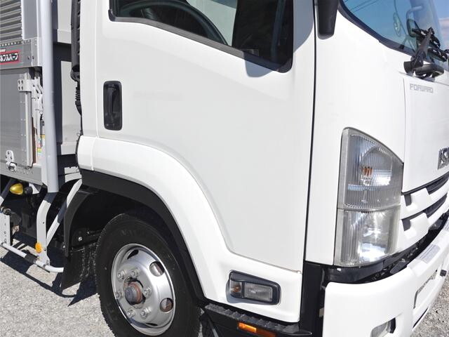 いすゞフォワードアルミウイング中型（4t）[写真05]