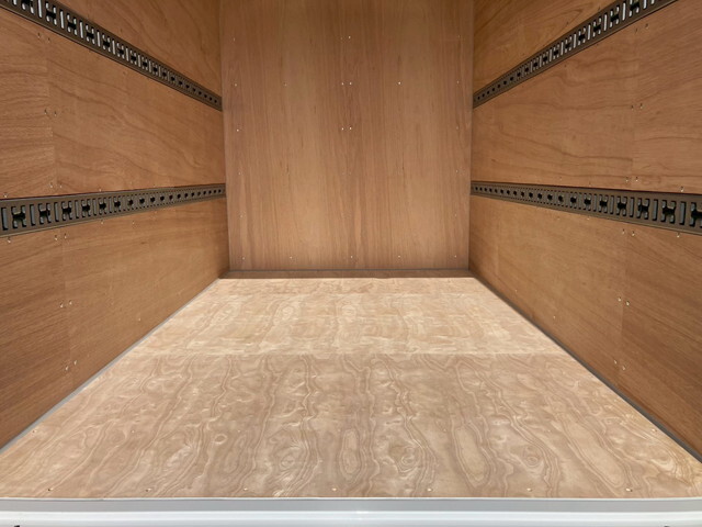 三菱ふそうキャンターアルミバン小型（2t・3t）[写真15]