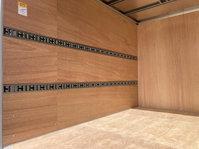 三菱ふそうキャンターアルミバン小型（2t・3t）[写真17]