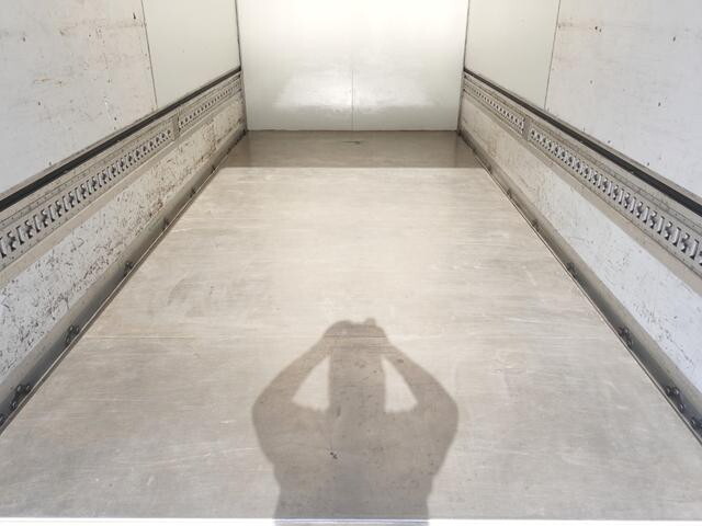 トヨタダイナアルミウイング小型（2t・3t）[写真15]