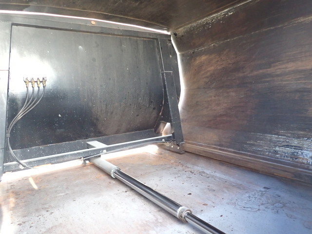 いすゞエルフパッカー車（塵芥車）小型（2t・3t）[写真23]