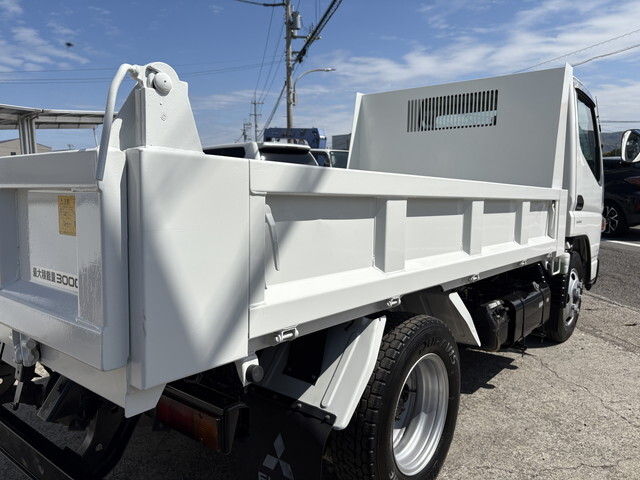 三菱ふそうキャンターダンプ小型（2t・3t）[写真16]