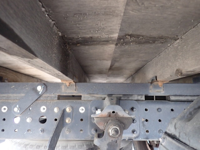 三菱ふそうキャンター平ボディ小型（2t・3t）[写真17]