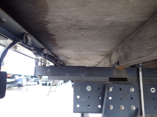 三菱ふそうキャンター平ボディ小型（2t・3t）[写真18]