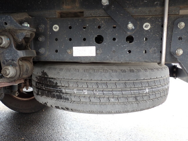 三菱ふそうキャンター平ボディ小型（2t・3t）[写真24]