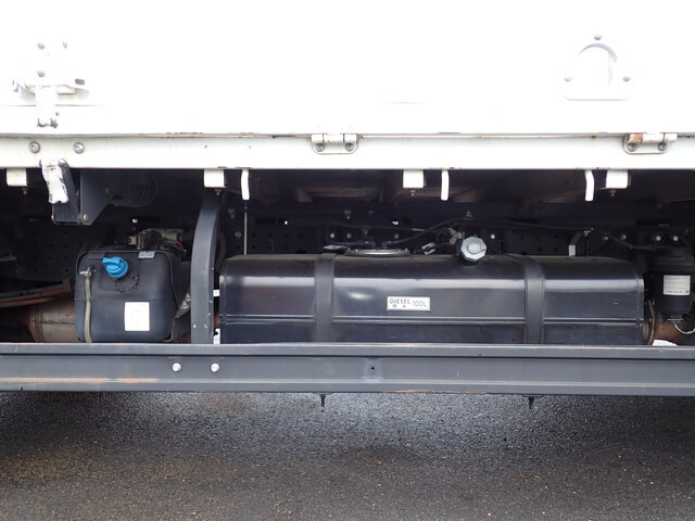三菱ふそうキャンター平ボディ小型（2t・3t）[写真25]