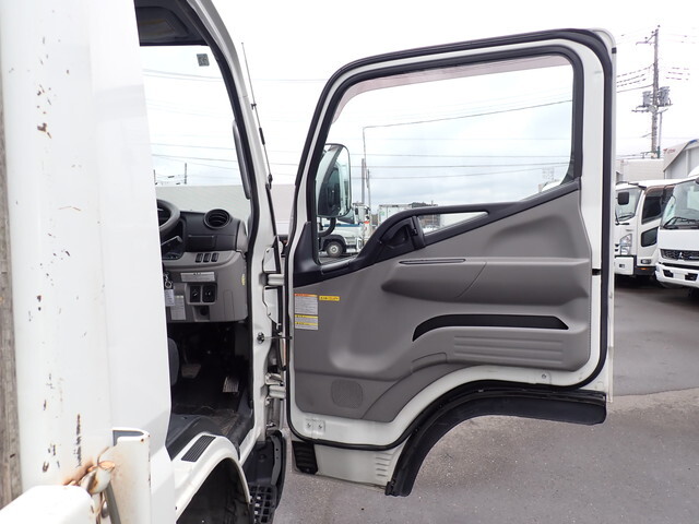 三菱ふそうキャンター平ボディ小型（2t・3t）[写真26]