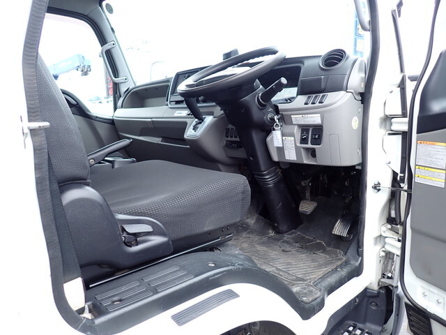 三菱ふそうキャンター平ボディ小型（2t・3t）[写真27]