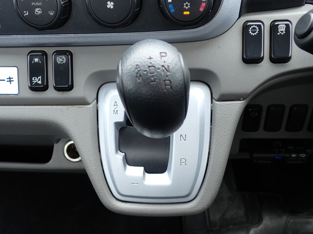 三菱ふそうキャンター平ボディ小型（2t・3t）[写真29]