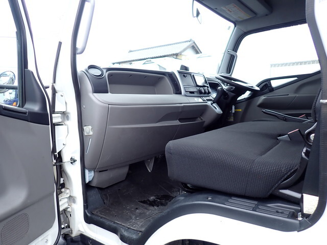 三菱ふそうキャンター平ボディ小型（2t・3t）[写真33]