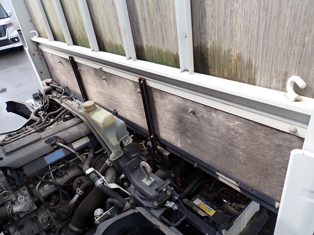 三菱ふそうキャンター平ボディ小型（2t・3t）[写真08]