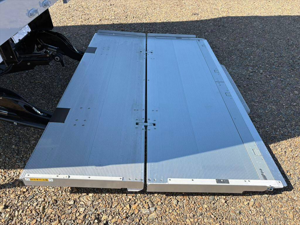 日野レンジャーアルミウイング中型（4t）[写真12]