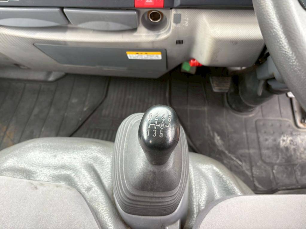 いすゞエルフクレーン4段小型（2t・3t）[写真17]