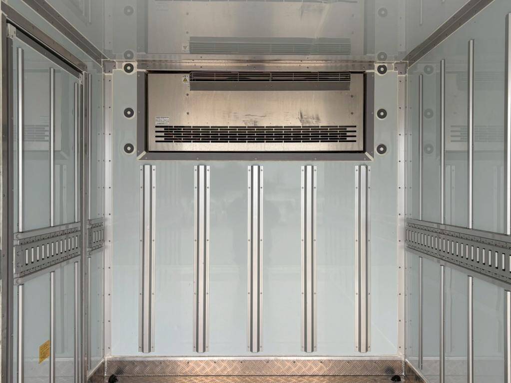 三菱ふそうキャンター冷凍車（冷蔵車）小型（2t・3t）[写真06]